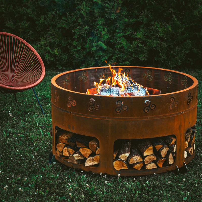 GrillSymbol_Corten_Steel_Fire_Pit_Antigo_with_fire