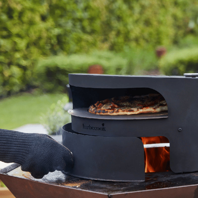 Barbecook Dynamic Pizza oven with cover and pizza