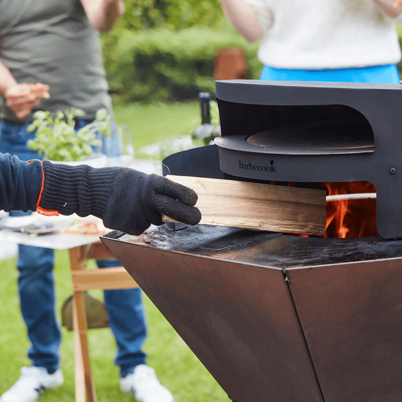 Barbecook Dynamic Pizza oven filling firewood