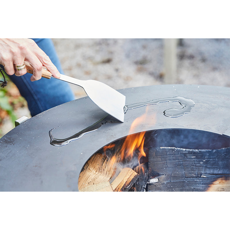 Barbecook Jack Firepit grilling with plancha grill