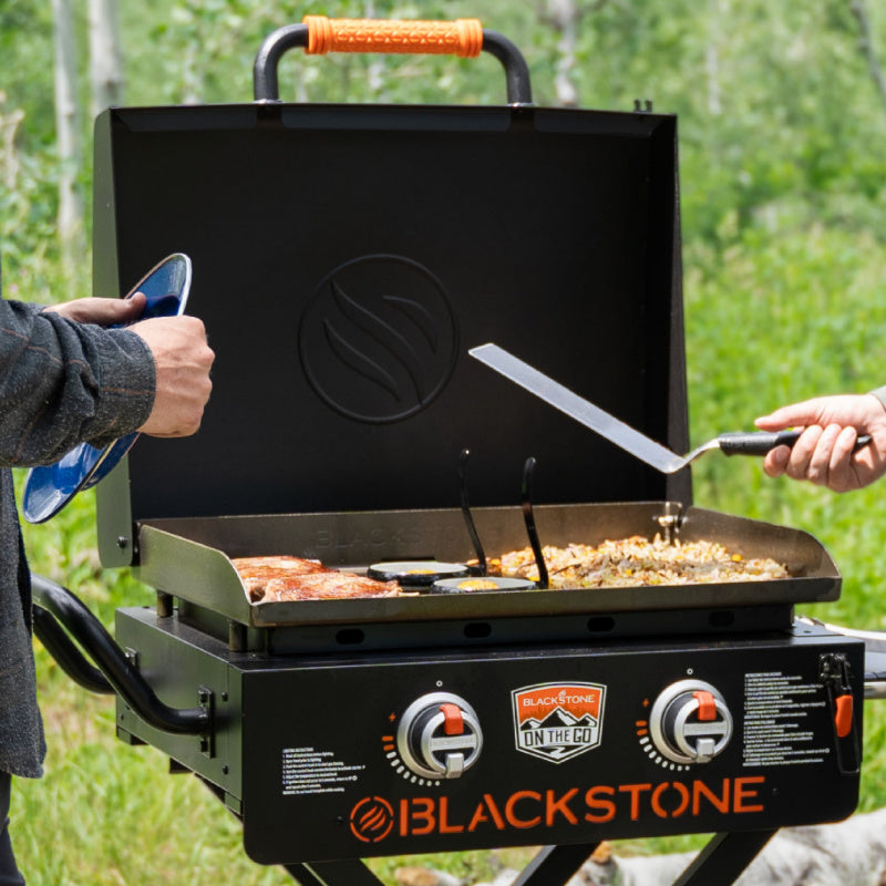 Blackstone 2350 22 inch On The Go Omnivore FlexFold Griddle Cooking in the outdoors