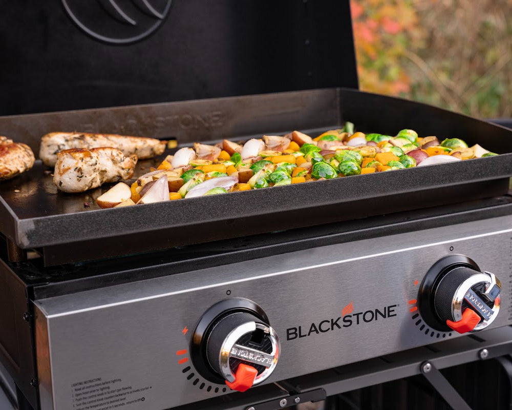 Blackstone 2144EU 22inch Griddle with Hood Cooking Chicken and veges on the Griddle