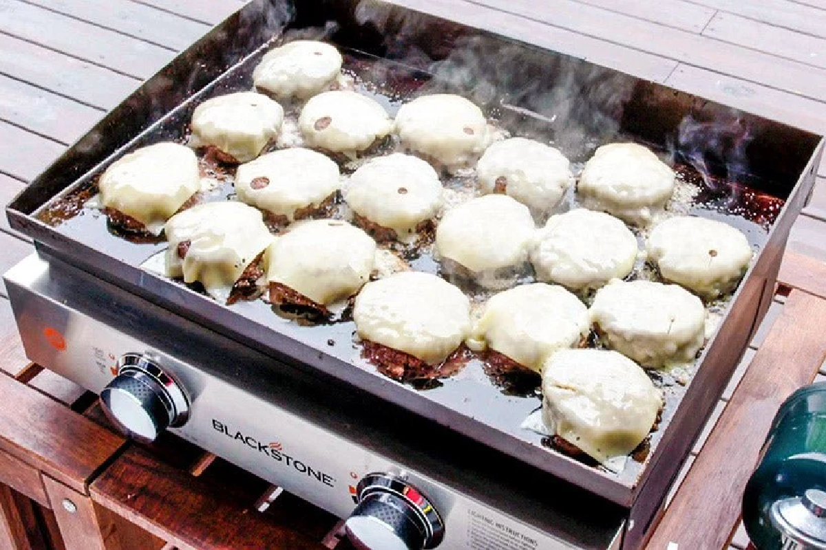 Blackstone 2140 22in Tabletop Griddle full with cheese burgers