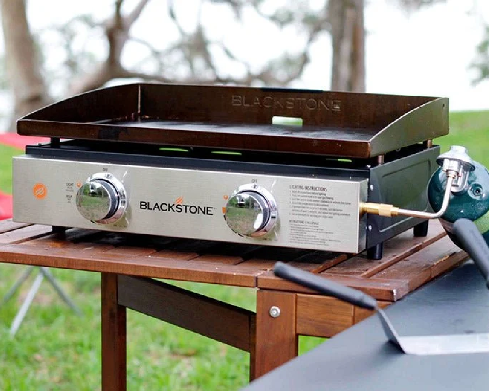 Blackstone 2140 22in Tabletop Griddle outside with gas bottle