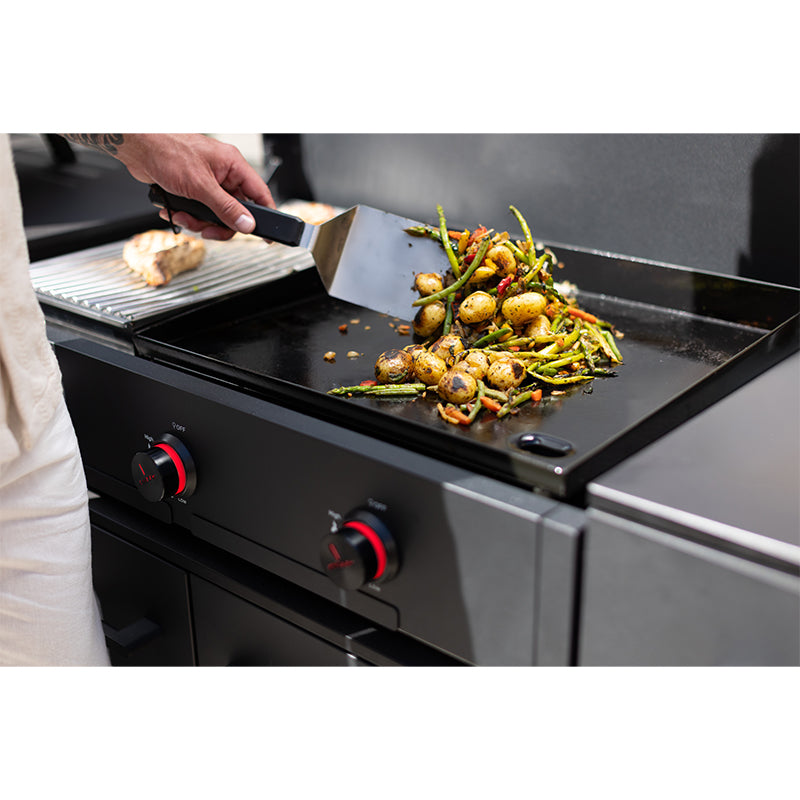 Cozze Combo 900 grill cooking veges on plate