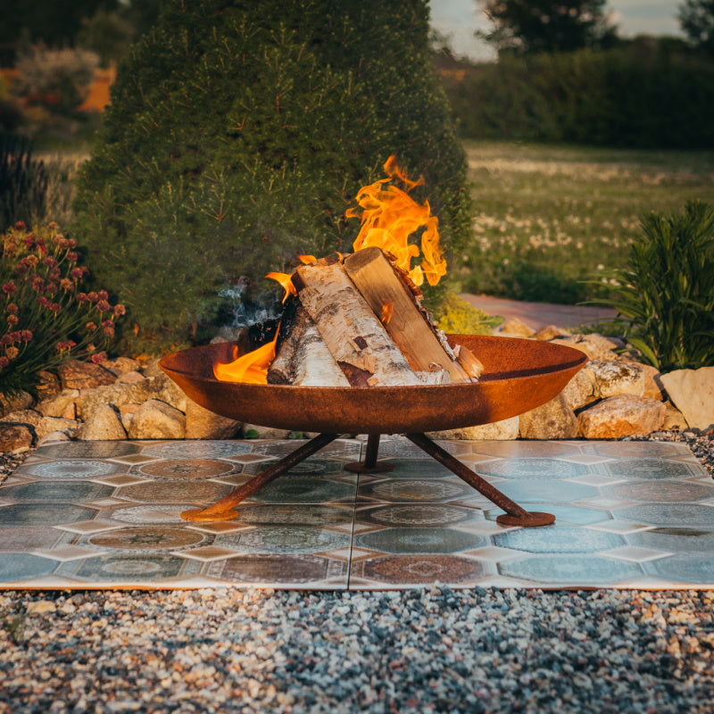 GrillSymbol_Corten_Steel_Fire_Pit_Alta_fire_on_tiles