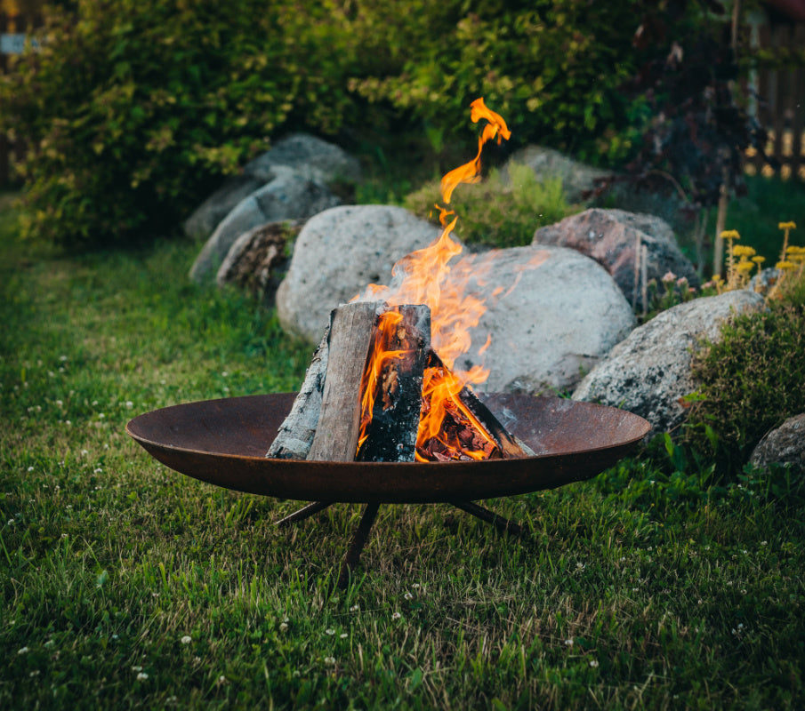 GrillSymbol_Corten_Steel_Fire_Pit_Alta_outside_fire