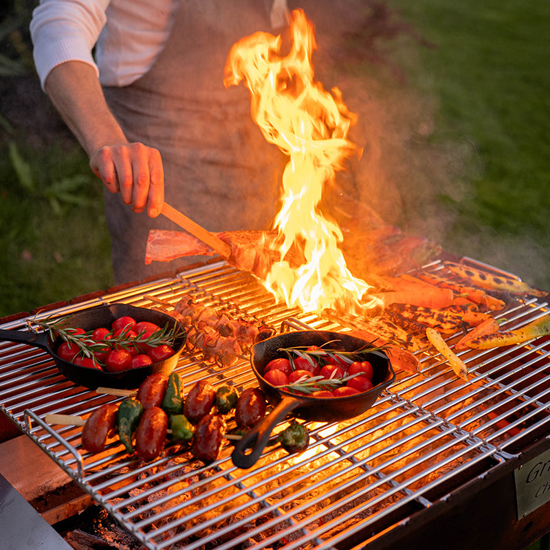 GrillSymbol Charcoal Grill Naked Chef XXL grilling outside at night