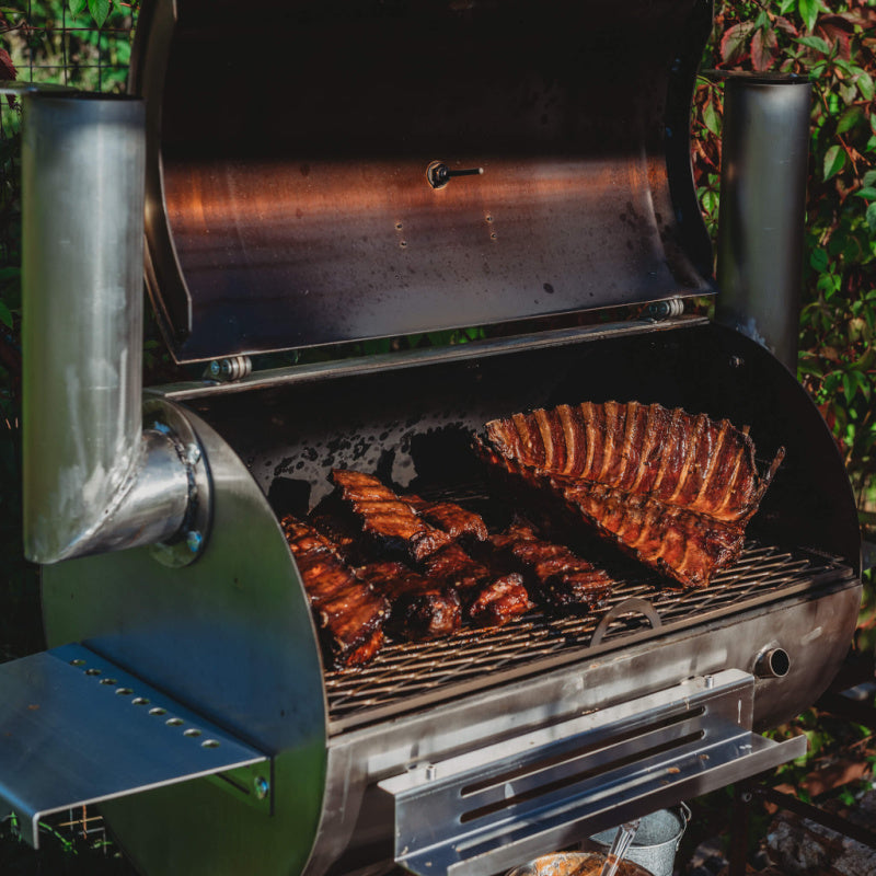 Smoky-BeastSilver_cooking_ribs