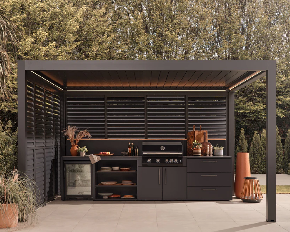 Suns_Lifestyle_BlenheimSingleWall_Kitchen_under_pergola
