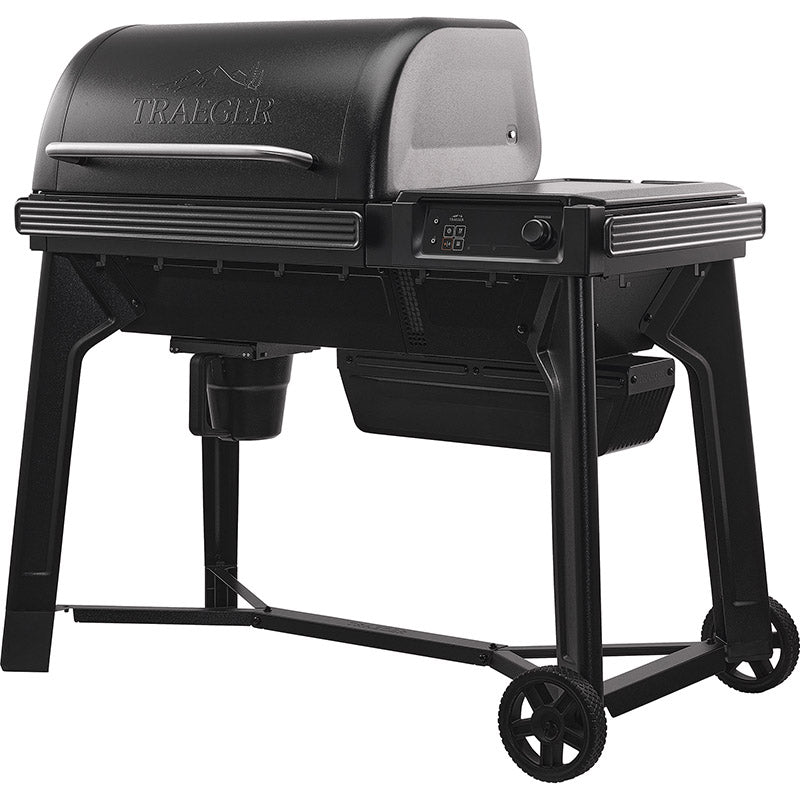 Traeger Woodridge right side view