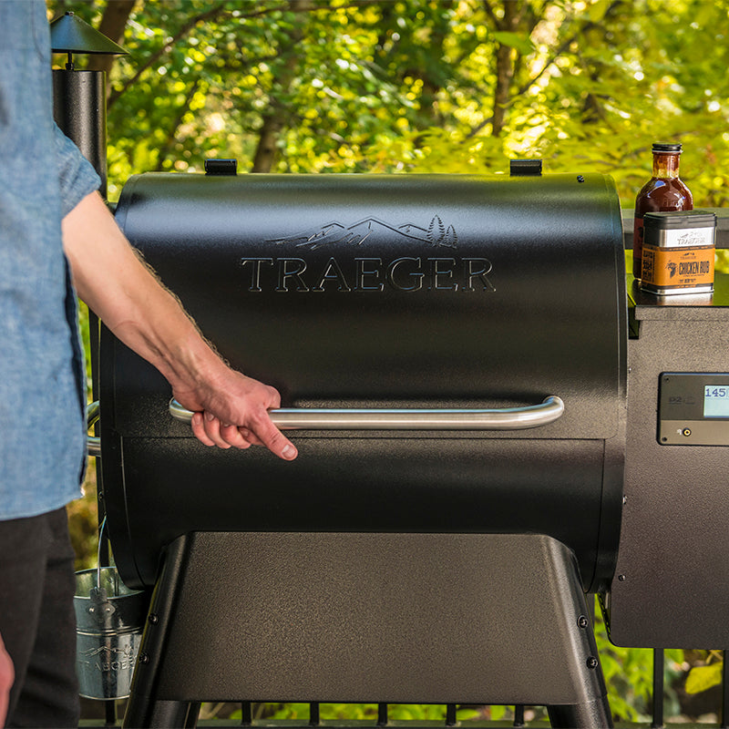 Traeger Pro 575 Black International outside front view