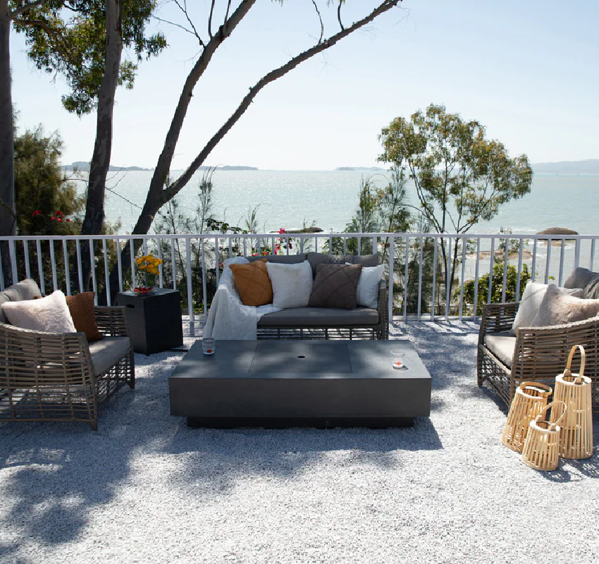 SunsLifestyle-cannes-fire-table-sea_background_view