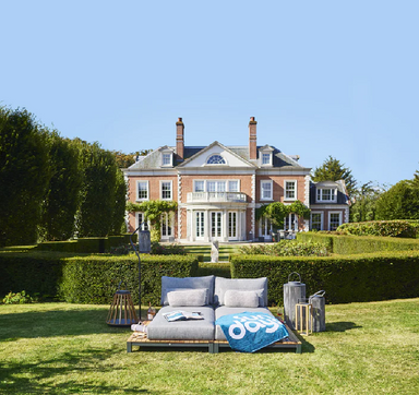 evora-daybed-on_lawn_view
