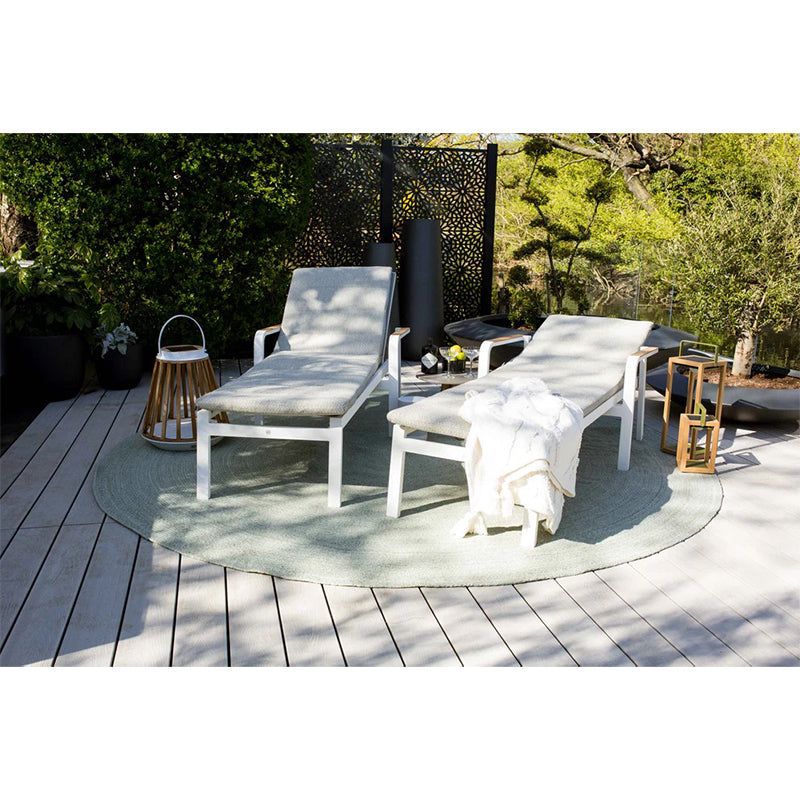 sunslifestyle-tutti-lounger-side-white-on-mat-reclined