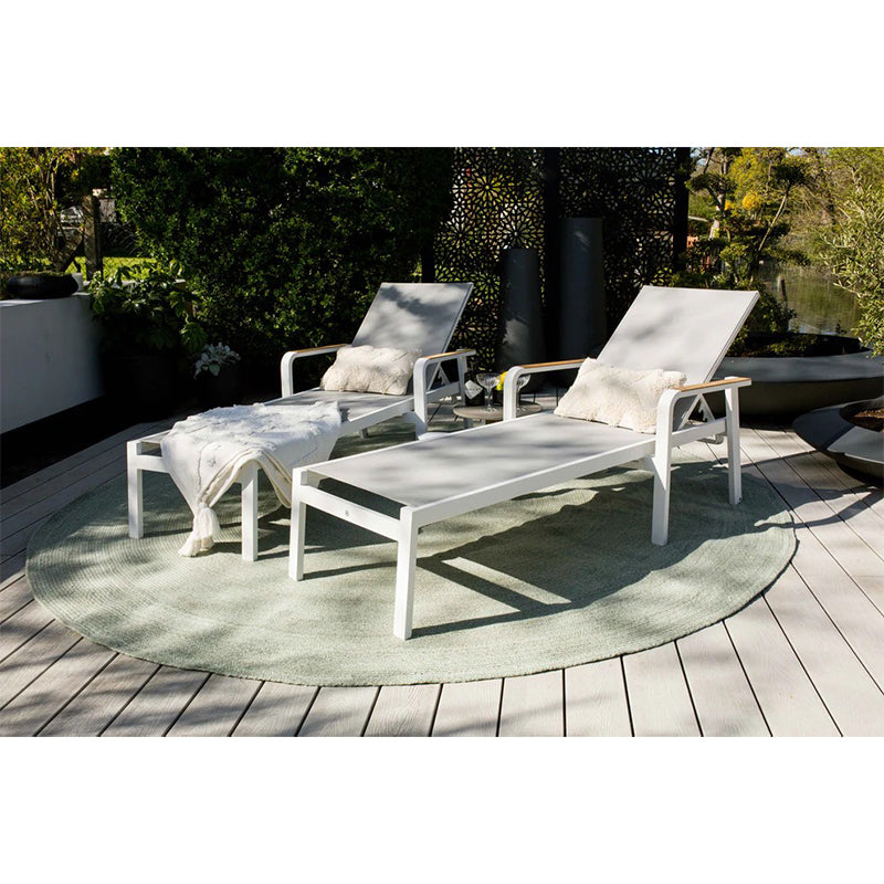 sunslifestyle-tutti-lounger-side-white-on-mat